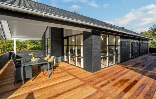 Ein Balkon oder eine Terrasse in der Unterkunft Nice Home In Ulfborg With Kitchen