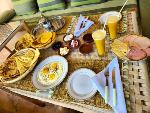 Jídlo v penzionu nebo okolí