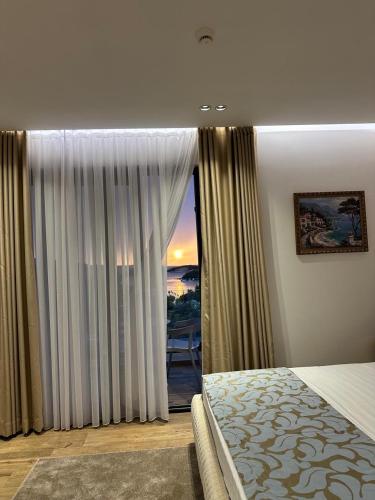 Кровать или кровати в номере Bora Bora Hotel Ksamil