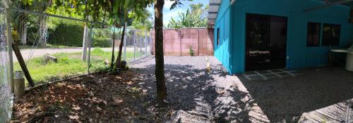 Κήπος έξω από το ApartCasa Full Budget Apart House near beach and rain forest