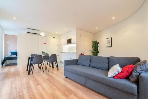Χώρος καθιστικού στο Host Wise - Large Colourful Flats - Ace Location