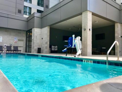 Holiday Inn & Suites Nashville Downtown Broadway Image