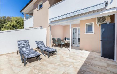 Nice Apartment In Barbariga With Wifi