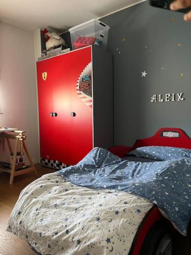 a bedroom with a bed and a red cabinet at Casa Mont-mar in Montrás