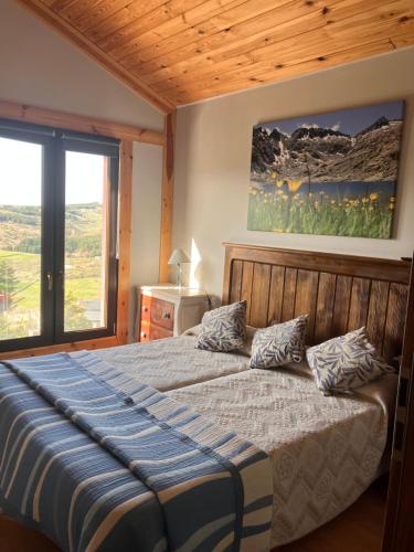 Postel nebo postele na pokoji v ubytování Cara norte de Gredos