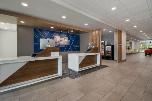 an office lobby with a reception desk and a waiting room at Holiday Inn Express & Suites Muskegon - Grand Haven by IHG in Muskegon