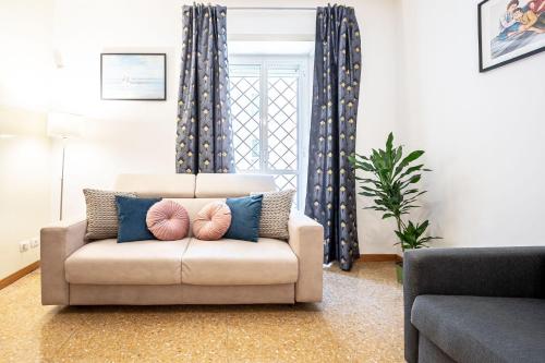 Elegant King Apartment in Testaccio Walk to Colosseum