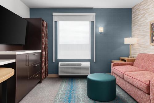 Χώρος καθιστικού στο Home2 Suites By Hilton Kitchener