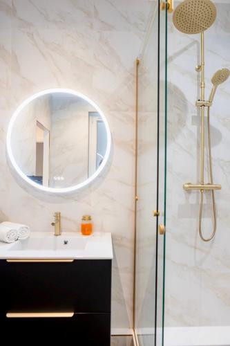 Entire Apartment Central Paris, 3rd floor with elevator