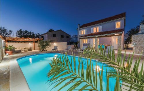 Two-Bedroom Holiday Home In Privlaka-Sabunike