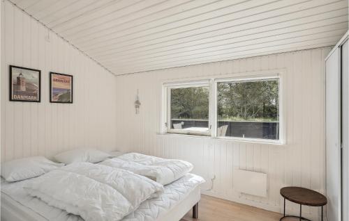 Katil atau katil-katil dalam bilik di 3 Bedroom Pet Friendly Home In Hjørring