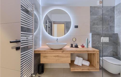 Bilik mandi di Villa Lara Baksi
