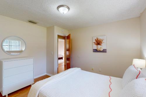 Ένα ή περισσότερα κρεβάτια σε δωμάτιο στο Serenity House