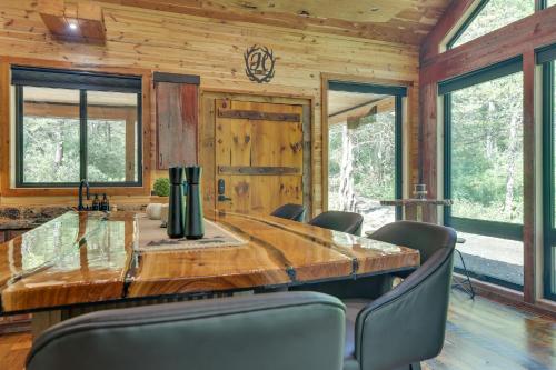 Galeriebild der Unterkunft Galena Cabin on 20 Acres 5 Mi to Downtown! in Galena
