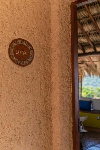 a sign on the side of a wall at Ensueño de Fuga in Zihuatanejo