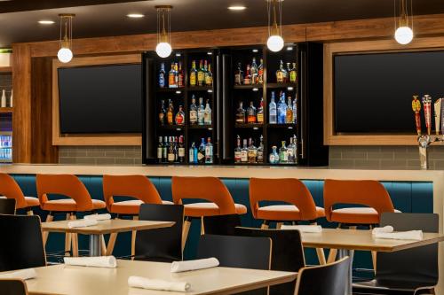 a restaurant with tables and chairs and a bar at Holiday Inn Birmingham - Hoover by IHG in Hoover