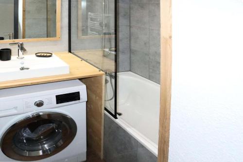 a washing machine in a bathroom with a shower at Résidence La Chamoisiere - Très joli studio entièrement refait MAE-5181 in Les Orres