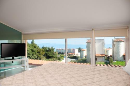 Μια τηλεόραση ή/και κέντρο ψυχαγωγίας στο Villa JASMINE with private pool