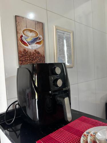 a coffee pot sitting on top of a counter at Chalé Topázio no Recanto Diamantina entre Palmeiras e Capão in Palmeiras
