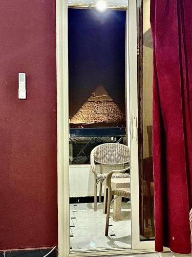 king ramses pyramids view apartment