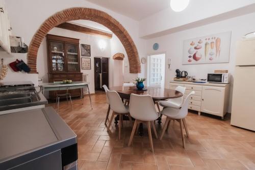 Η κουζίνα ή μικρή κουζίνα στο DONNA LAURA - Holiday Home