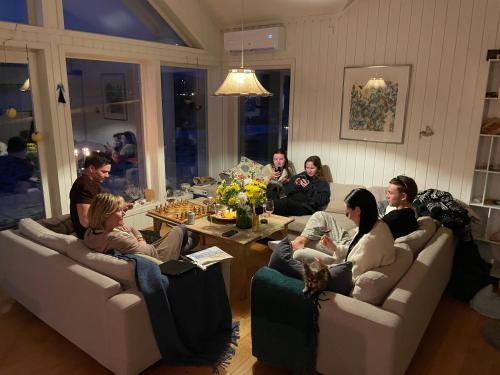 Posezení v ubytování Tromvik Lodge