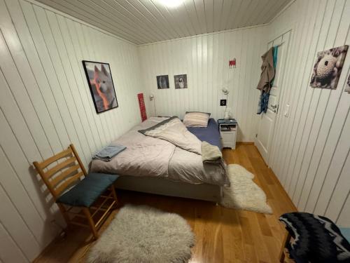 Postel nebo postele na pokoji v ubytování Tromvik Lodge