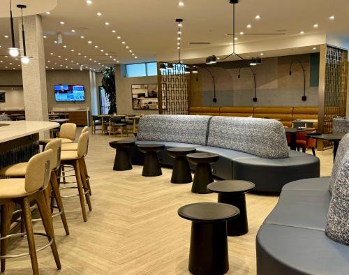 Et opholdsområde på Holiday Inn Burlington Conference Centre by IHG