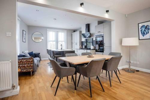 a kitchen and dining room with a table and chairs at Stylish & Spacious 3 Bed Apartment with Parking in Sheffield