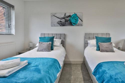 Postel nebo postele na pokoji v ubytování Magnificent, Renovated Whole House With Garden