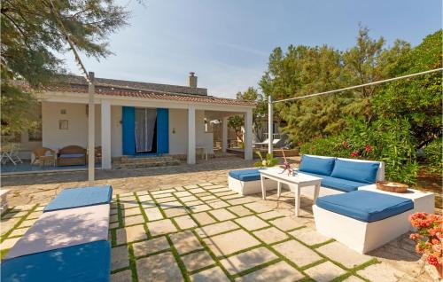 Taman di luar Nice Home In Trani With House Sea View