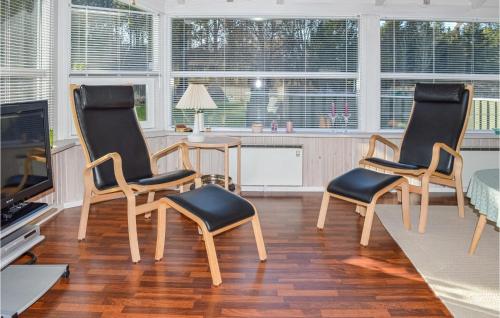 Μια τηλεόραση ή/και κέντρο ψυχαγωγίας στο Three-Bedroom Holiday Home In Albak