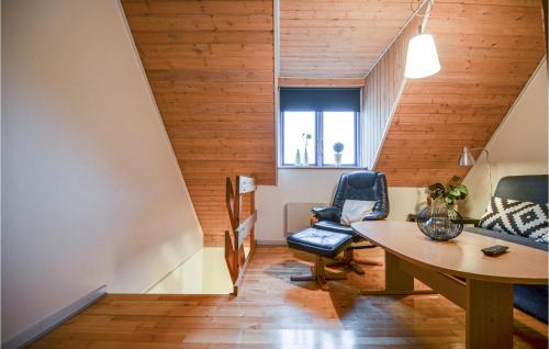 Ruang duduk di Two-Bedroom Apartment In Ebeltoft