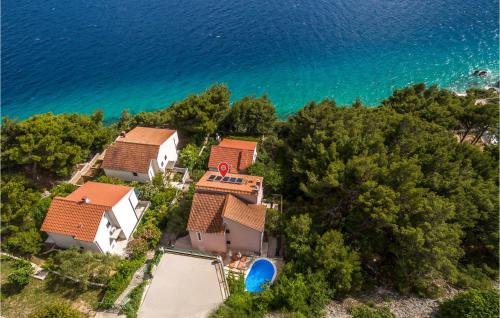 4 Bedroom Cozy Home In Medici