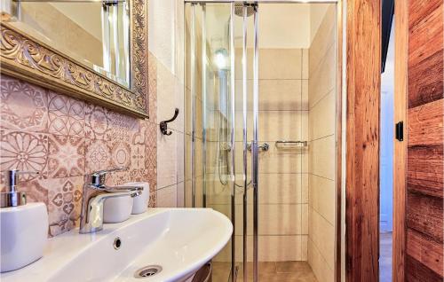Ένα μπάνιο στο Villa Rajana