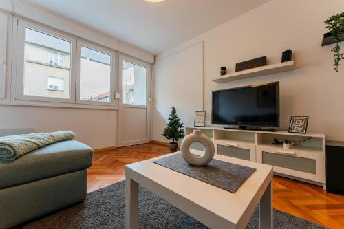 Flex SelfCheckIns 116 - Bedroom - New - Apartment - Loggia - Modern - WiFi