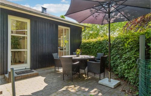 Zahrada ubytování Three-Bedroom Holiday Home In Grenaa