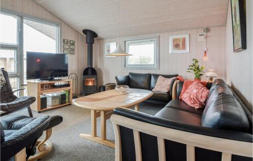 Posezení v ubytování Three-Bedroom Holiday Home In Hemmet