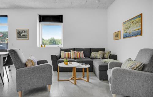 Χώρος καθιστικού στο Beautiful Home In Ebeltoft With Sauna