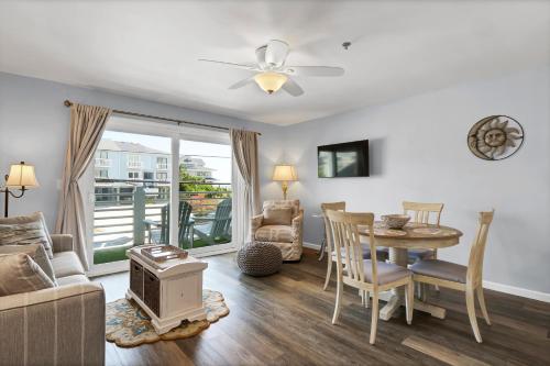 Χώρος καθιστικού στο Sandpeddler Inn and Suites