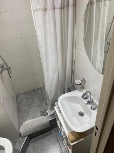Ένα μπάνιο στο Deluxe Monoambiente microcentro