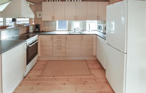 Kuchyň nebo kuchyňský kout v ubytování Holiday Home Rævebæk Sydals Iii