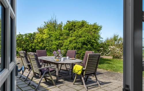 Κήπος έξω από το Beach Front Home In Lemvig With Wifi