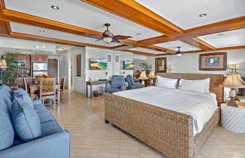 Postel nebo postele na pokoji v ubytování The Whaler By Maui Resort Rentals