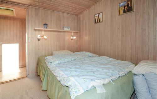 a bedroom with a large bed in a room at Jydehuset in Slettestrand