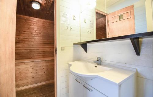 a bathroom with a sink and a mirror at Amazing Home In Blåvand With Wifi in Blåvand