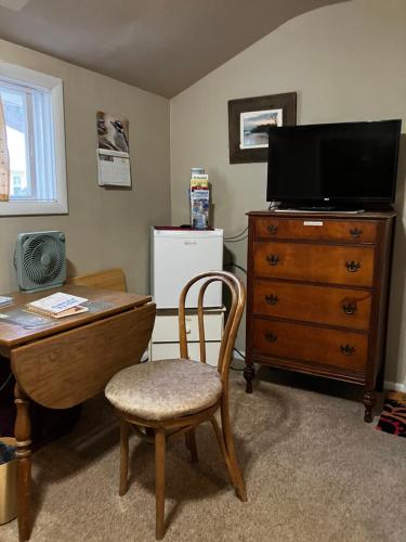 a room with a desk and a chair and a television at Silver Valley Getaway in Kellogg