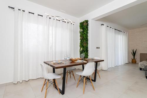 Imagen de la galería de Elegant 2 Bedroom Apartment with Pool, en La Laguna