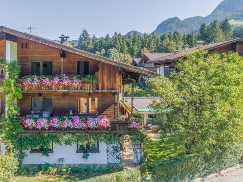 a house with a balcony with flowers on it at Johanna und Sonja in Scheffach