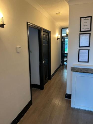 Gambar di galeri bagi PEACEFUL entire property with luxury jacuzzi pool di Southend-on-Sea